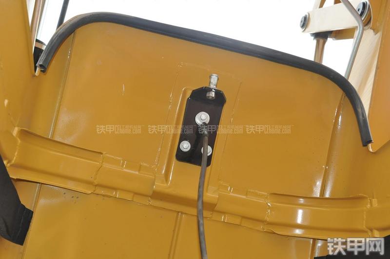 成工866HTC(可伸缩挖掘臂)挖掘装载机局部