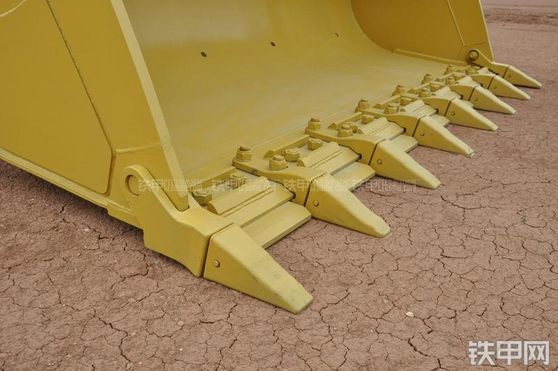 成工ZL50D-3装载机局部