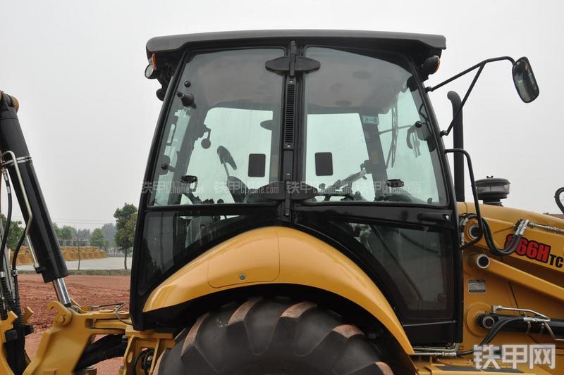 成工866HTC(可伸缩挖掘臂)挖掘装载机局部