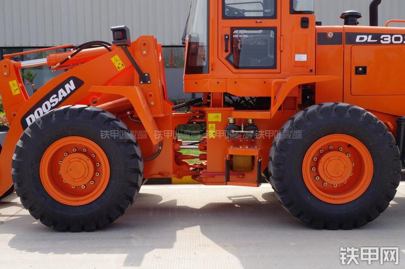 迪万伦DL301装载机局部