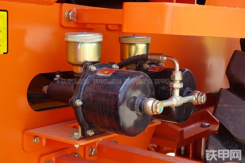 迪万伦DL301装载机局部