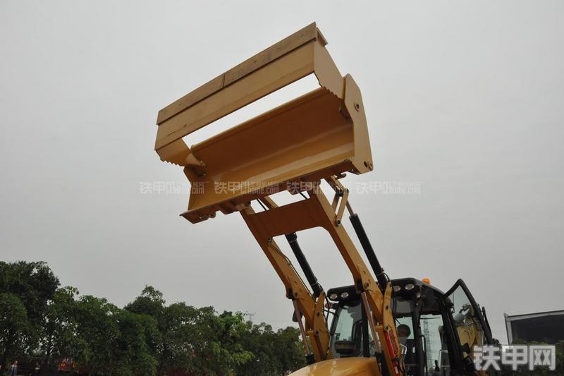 成工866HTC(可伸缩挖掘臂)挖掘装载机局部