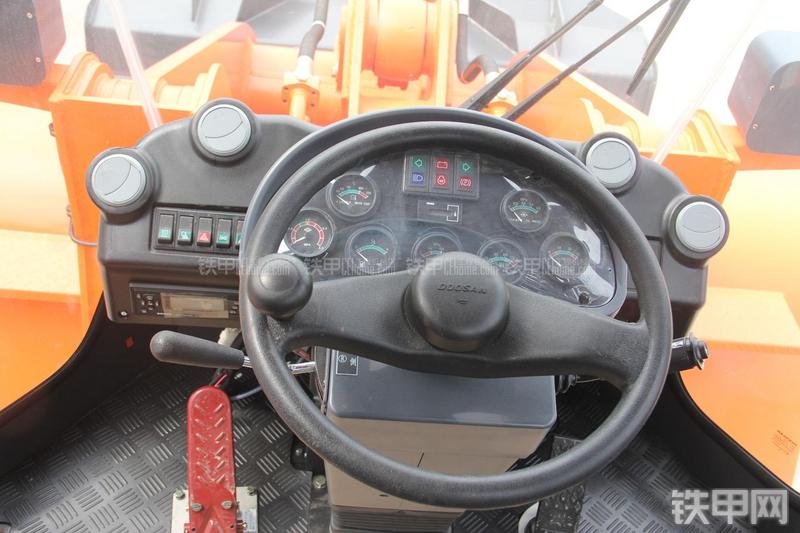 迪万伦DL503GOLD装载机局部