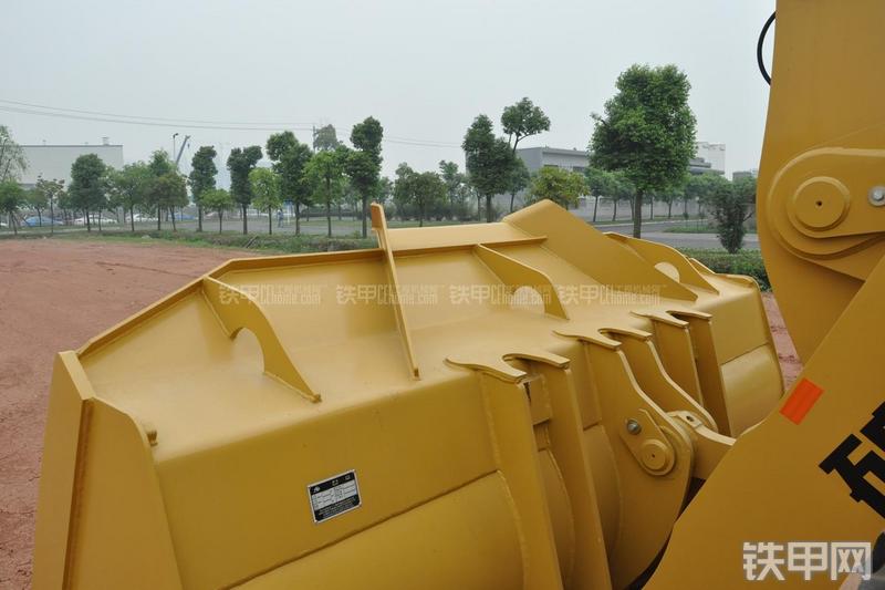 成工ZL50D-3装载机局部