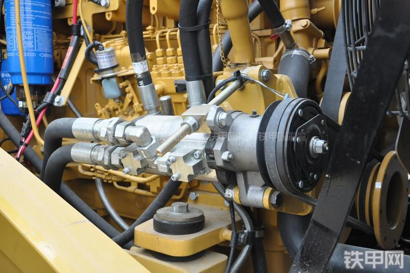 成工ZL50D-3装载机局部