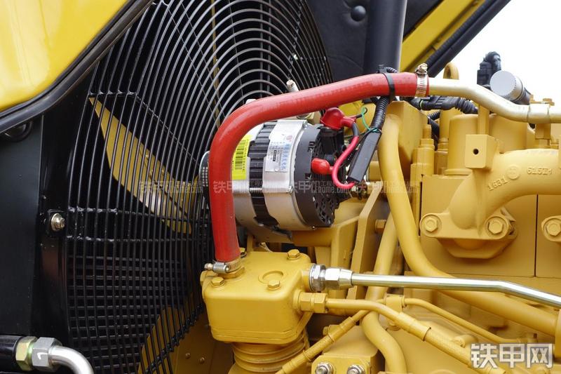 成工ZL50D-3装载机局部