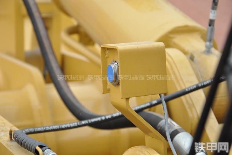 成工ZL50D-3装载机局部