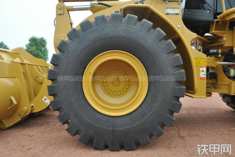 成工ZL50D-3装载机局部