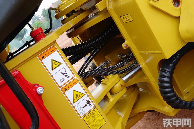 成工ZL50D-3装载机局部