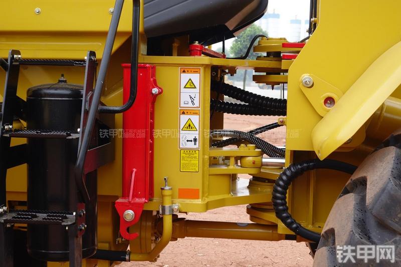 成工ZL50D-3装载机局部