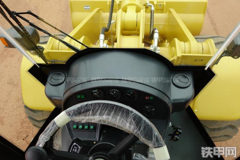 成工ZL50D-3装载机局部