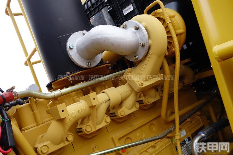 成工ZL50D-3装载机局部