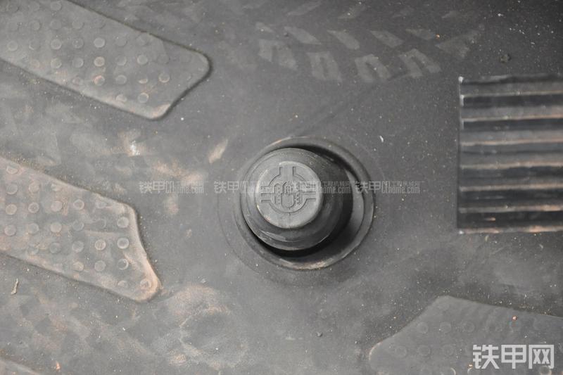 成工866HTC(可伸缩挖掘臂)挖掘装载机局部