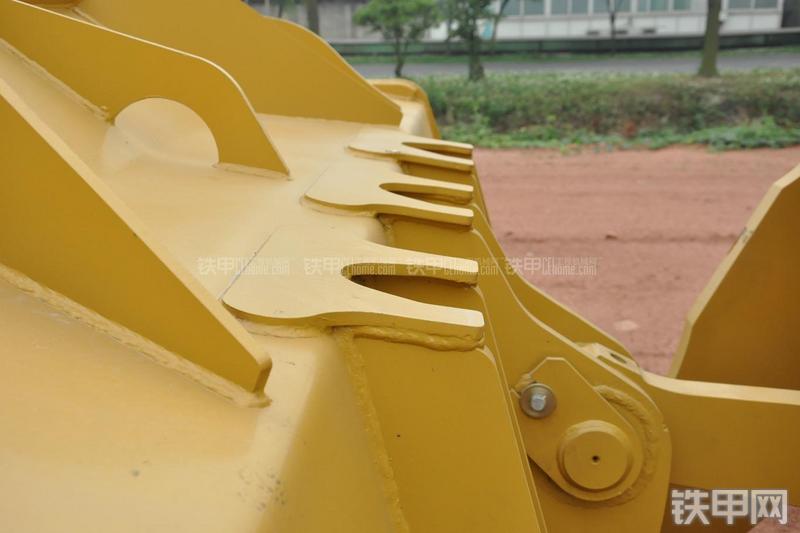 成工ZL50D-3装载机局部