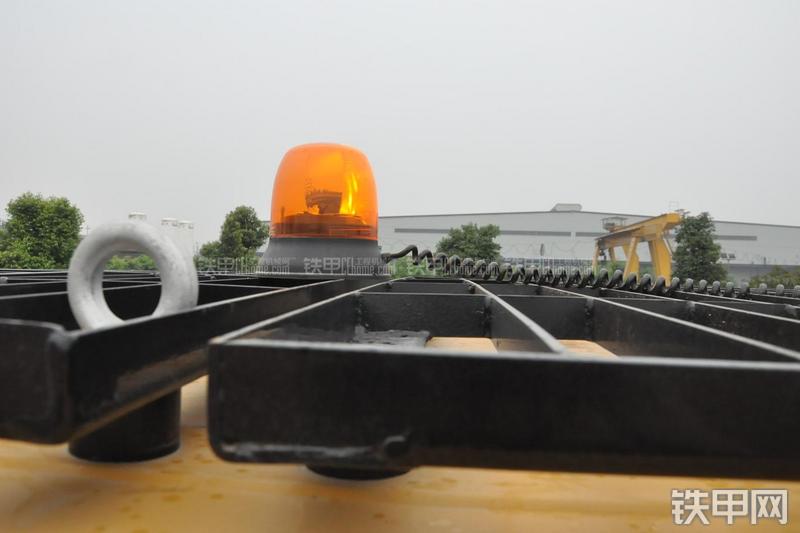 成工ZL50D-3装载机局部