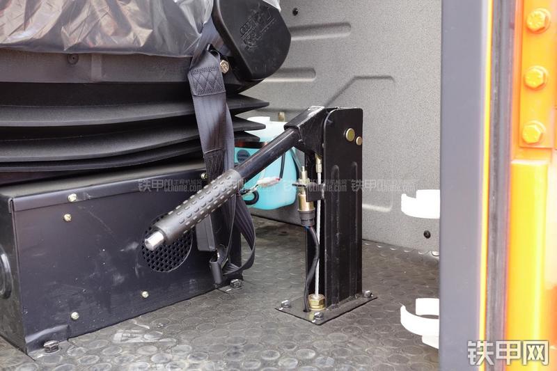 迪万伦DL301装载机局部