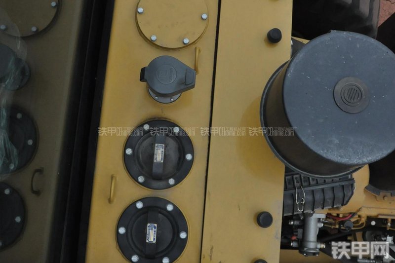 成工ZL50D-3装载机局部