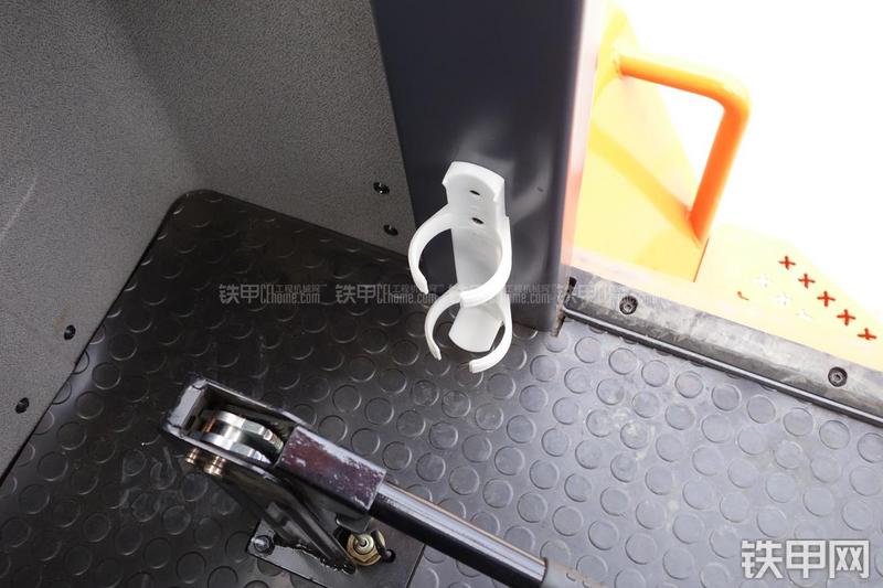 迪万伦DL301装载机局部