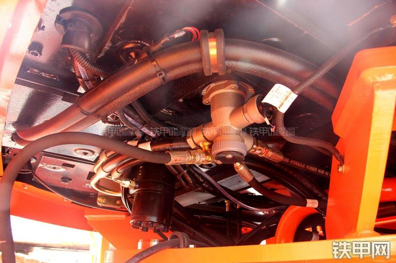 迪万伦DL503GOLD装载机局部