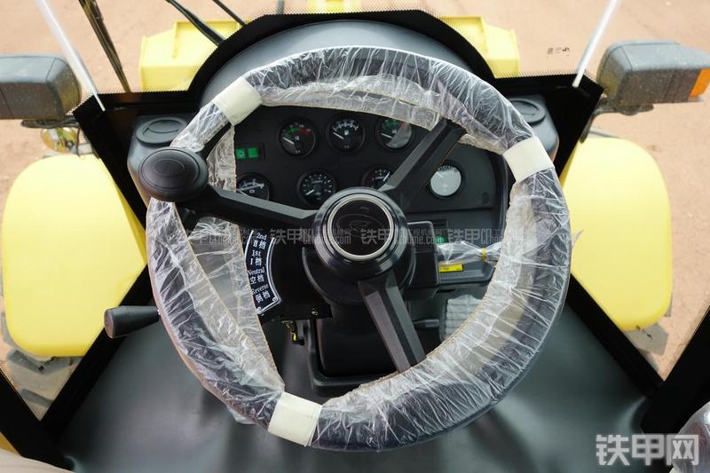 成工ZL50D-3装载机局部