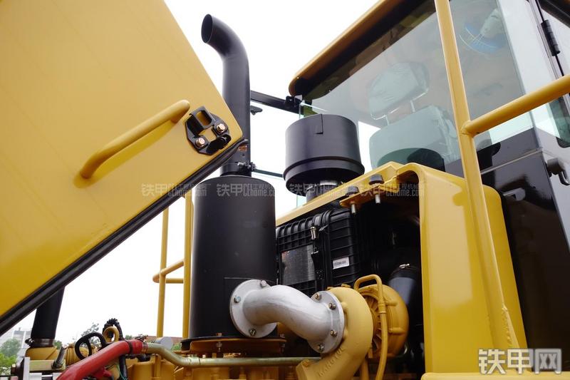 成工ZL50D-3装载机局部