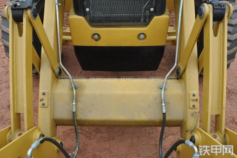 成工866HTC(可伸缩挖掘臂)挖掘装载机局部