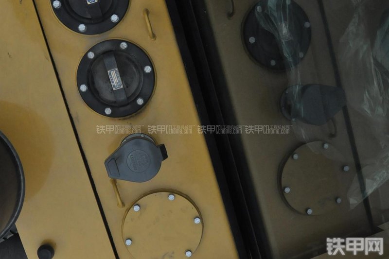 成工ZL50D-3装载机局部