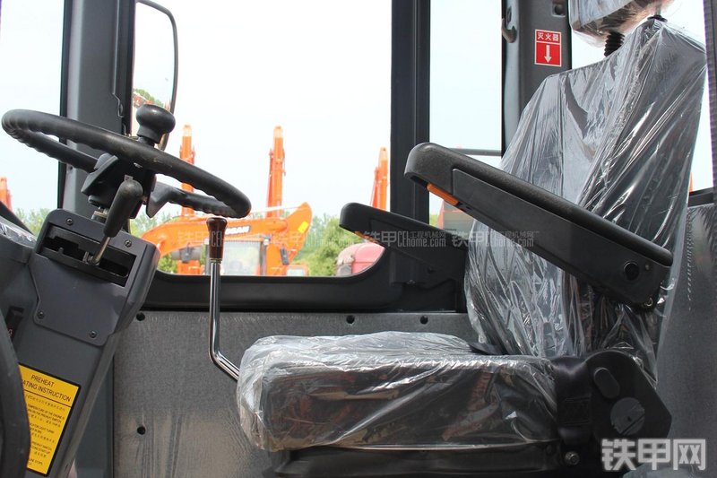 迪万伦DL503GOLD装载机局部