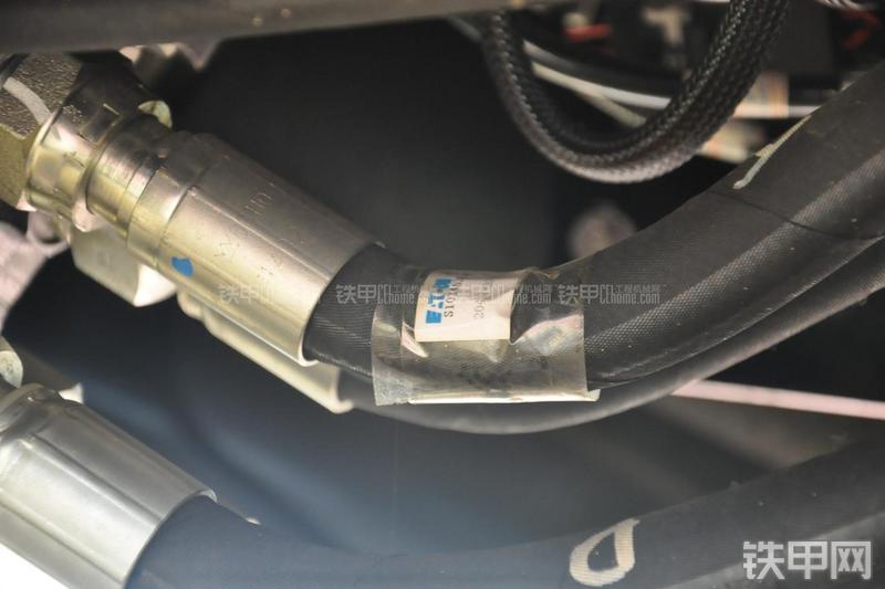 成工ZL50D-3装载机局部