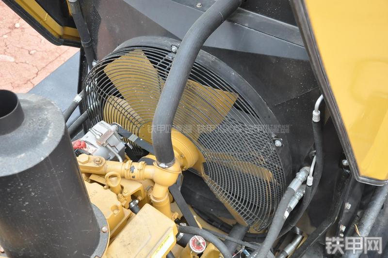 成工ZL50D-3装载机局部