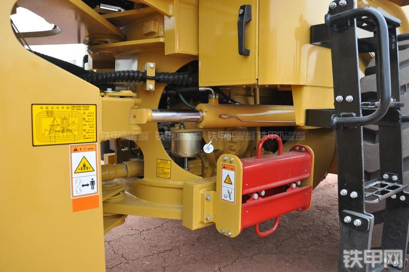 成工ZL50D-3装载机局部