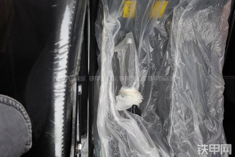 成工ZL50D-3装载机局部