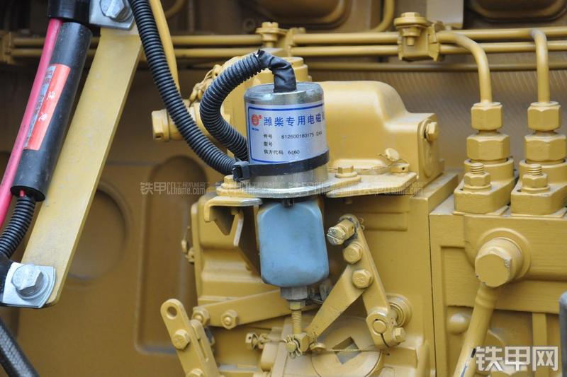 成工ZL50D-3装载机局部