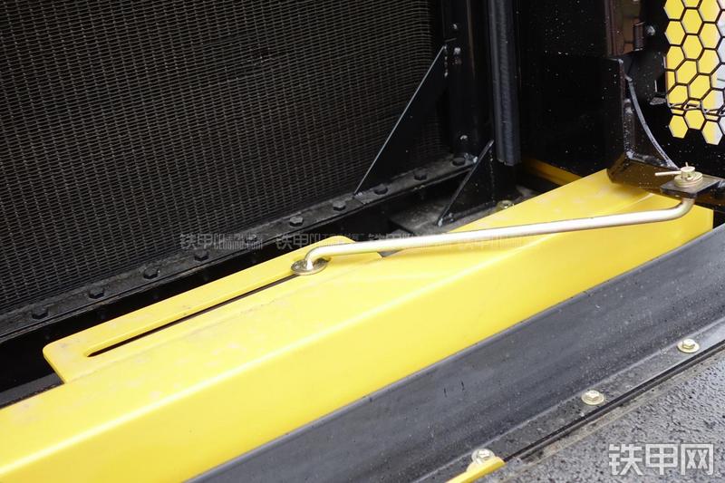 成工ZL50D-3装载机局部