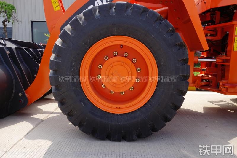 迪万伦DL301装载机局部