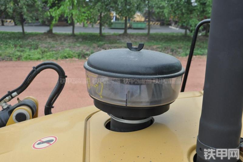 成工866HTC(可伸缩挖掘臂)挖掘装载机局部