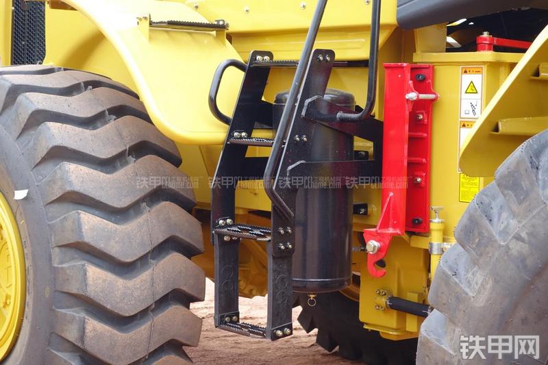 成工ZL50D-3装载机局部