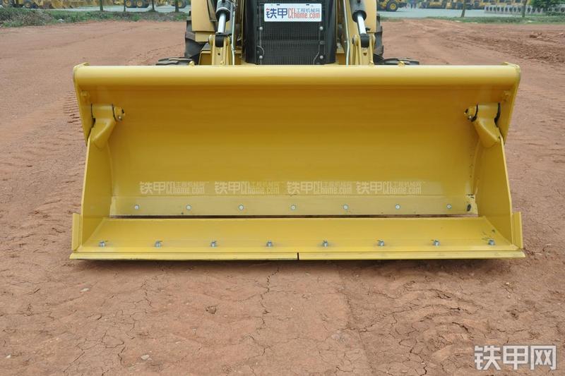 成工866HTC(可伸缩挖掘臂)挖掘装载机局部