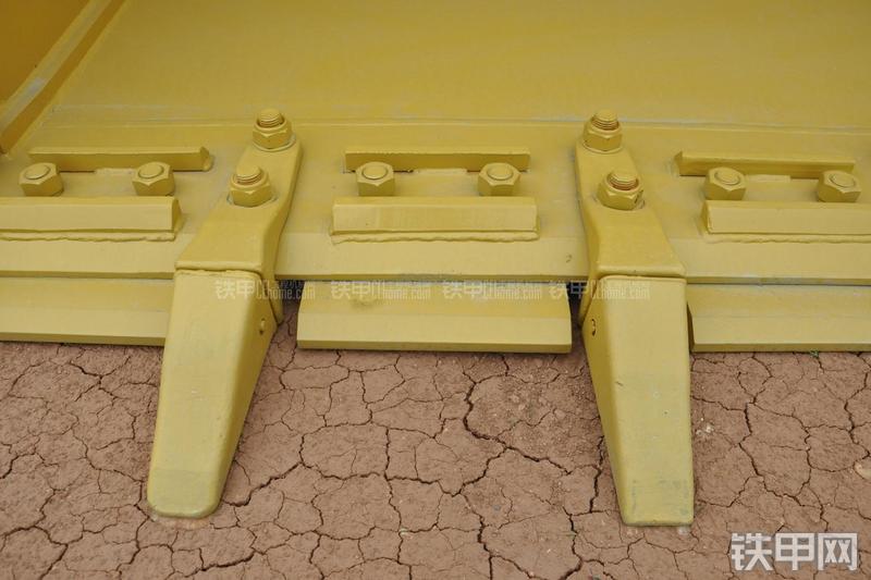 成工ZL50D-3装载机局部