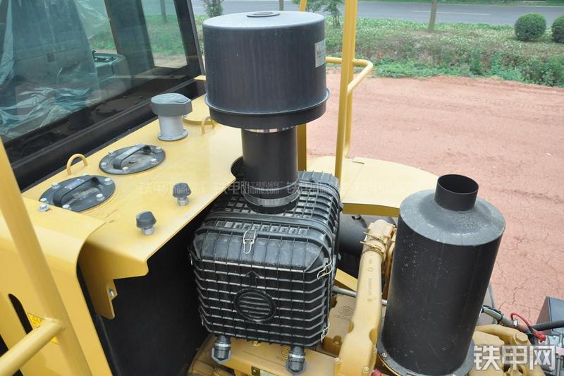 成工ZL50D-3装载机局部