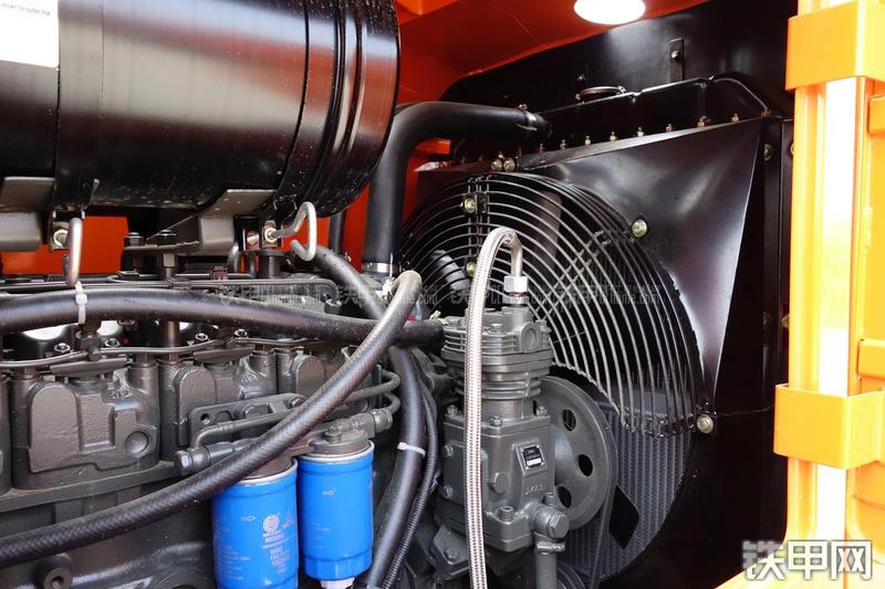 迪万伦DL301装载机局部