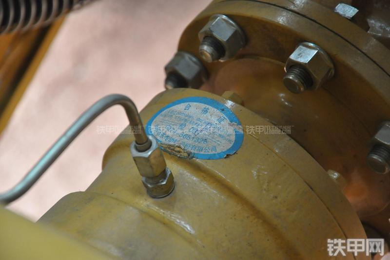 成工ZL50D-3装载机局部