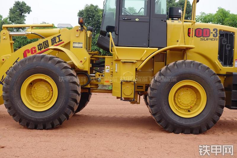 成工ZL50D-3装载机局部