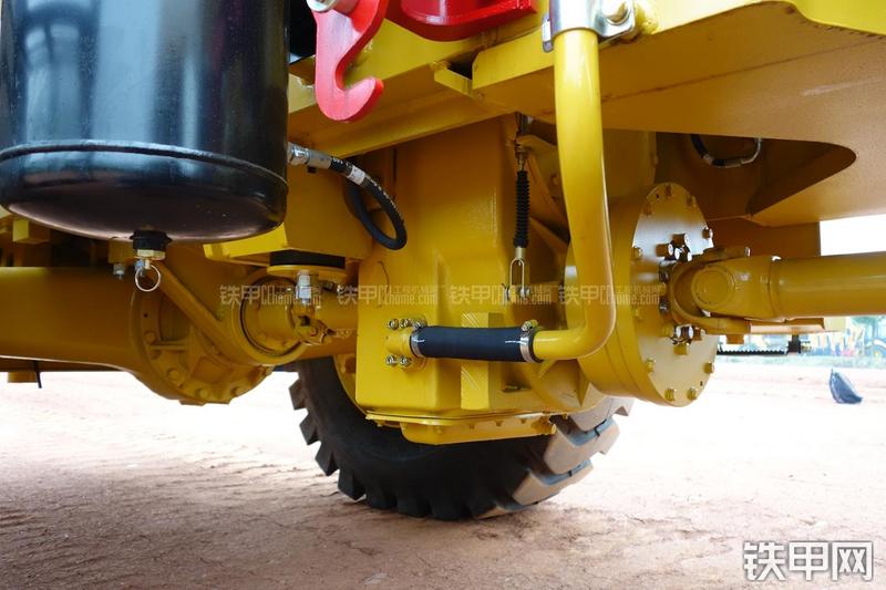 成工ZL50D-3装载机局部