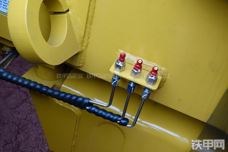 成工ZL50D-3装载机局部