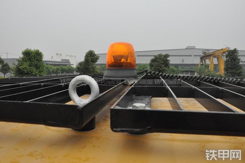 成工ZL50D-3装载机局部