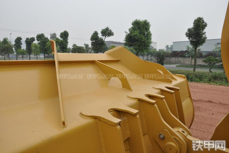 成工ZL50D-3装载机局部