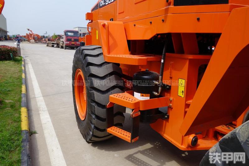 迪万伦DL301装载机局部
