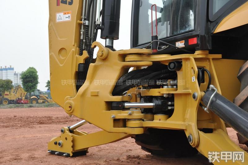 成工866HTC(可伸缩挖掘臂)挖掘装载机局部