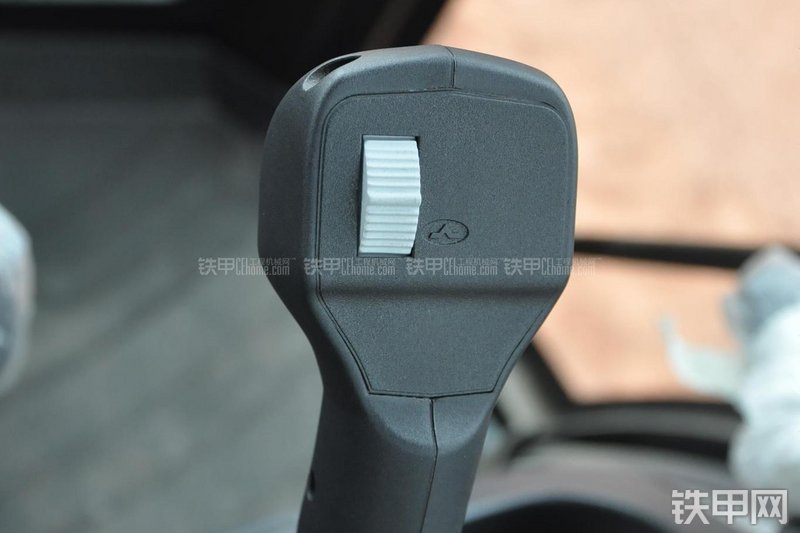 成工866HTC(可伸缩挖掘臂)挖掘装载机局部